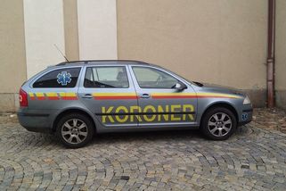 Žena procitla v rakvi. Koronerku, která ji prohlásila za mrtvou, bude nakonec řešit jen lékařská komora - Novinky